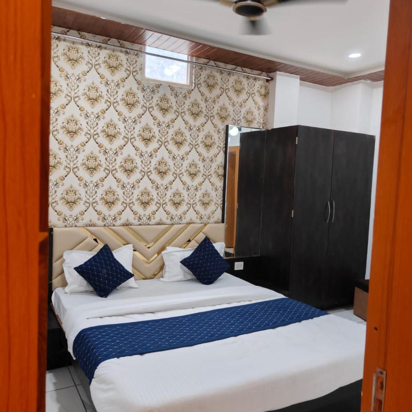 Rk Hotel & Restaurant 德瓦斯 外观 照片