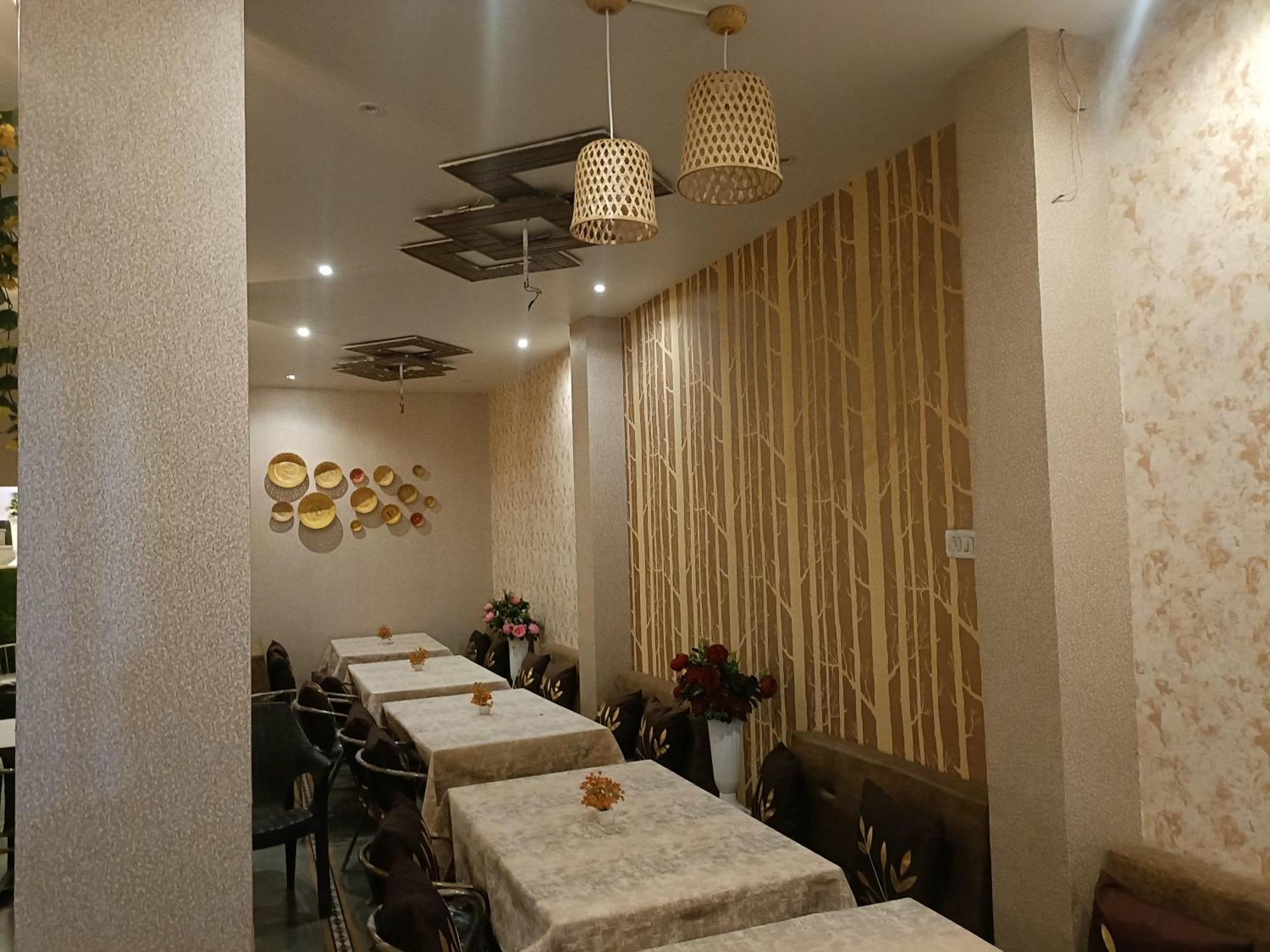 Rk Hotel & Restaurant 德瓦斯 外观 照片